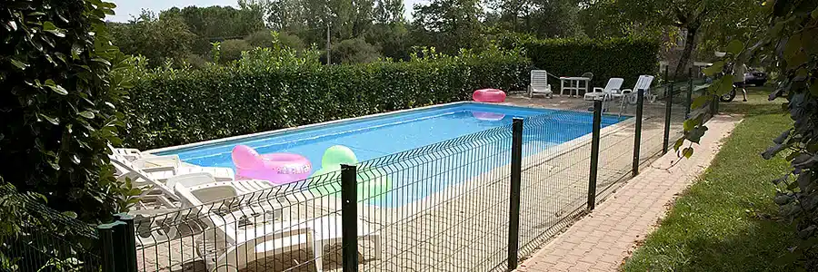 piscine-1(900-300dpi) la piscine clôturée prés de votre gite